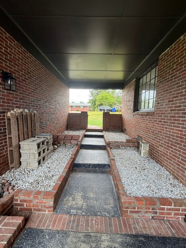 Building Photo - 139 Ingleside Dr