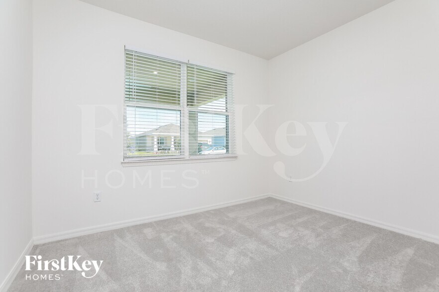 Building Photo - 1169 Spokane Pt