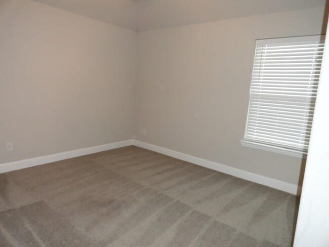 Building Photo - 309 Peachtree Ln