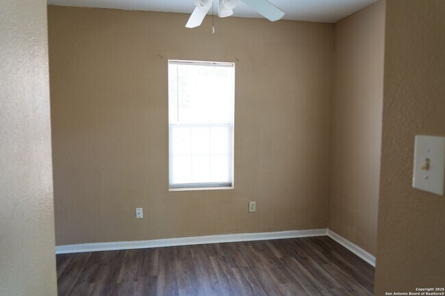 Building Photo - Super Cute 2Bed/1Bath Home for Lease! Available NOW!