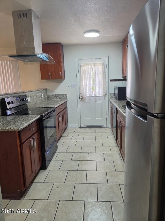 Building Photo - 35 E Fairmont Dr