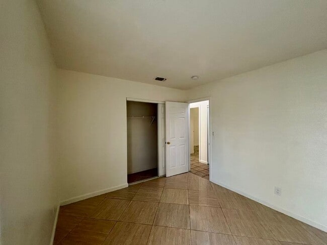 Building Photo - Beautiful one-story single-family home