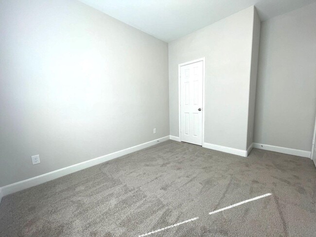 Building Photo - 1313 Ellington St