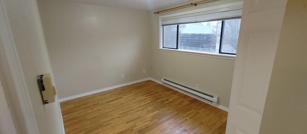 Building Photo - 10559 Midvale Ave N