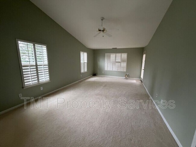 Building Photo - 70 Jade Tree Cir