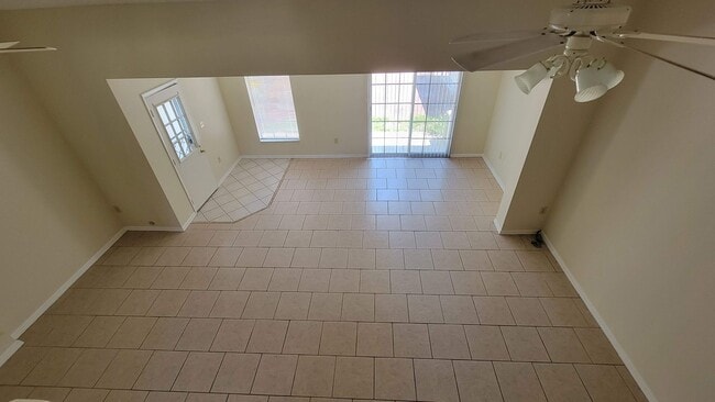 Building Photo - 611 W Oak Terrace Dr