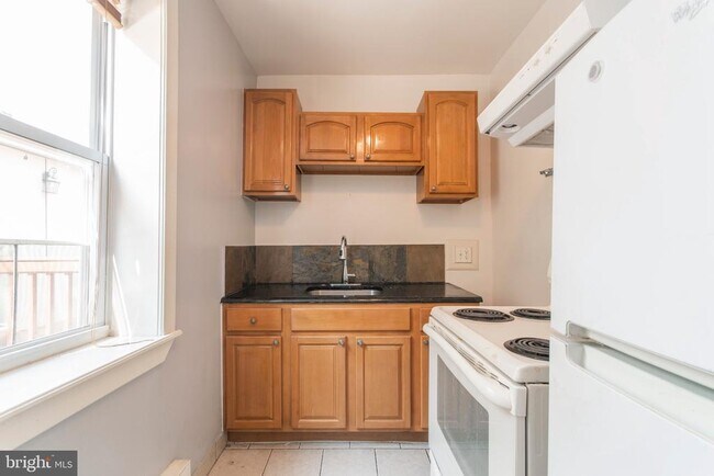 Building Photo - 513 W Girard Ave