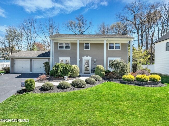 Building Photo - 11 Benet Dr