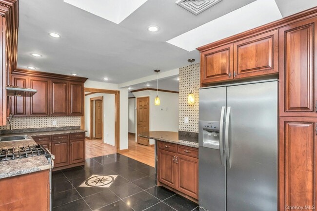 Building Photo - 717 3rd Ave