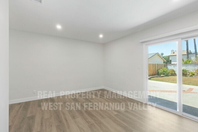 Building Photo - Beautifully Remodeled Single Family Home with Pool
