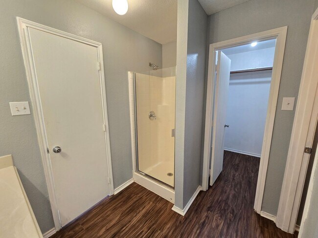 Building Photo - 5820 Show Master Ln