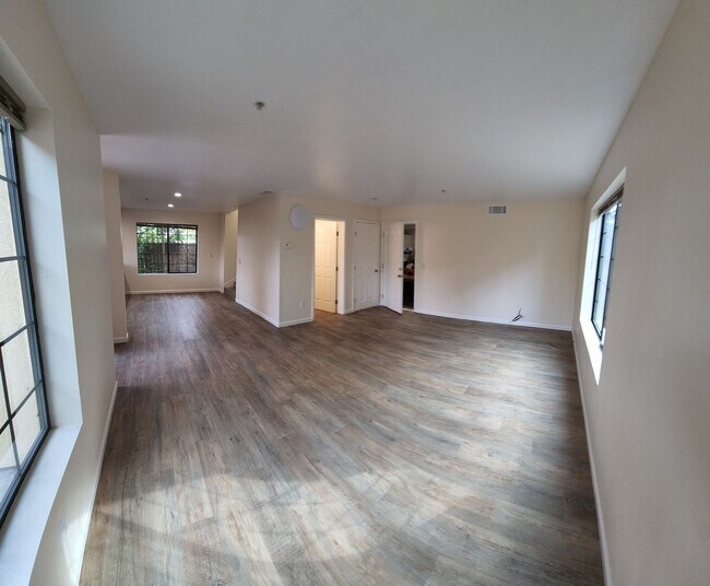 Building Photo - LOCATION-CLOSE PROXIMITY TO POLY CAMPUS