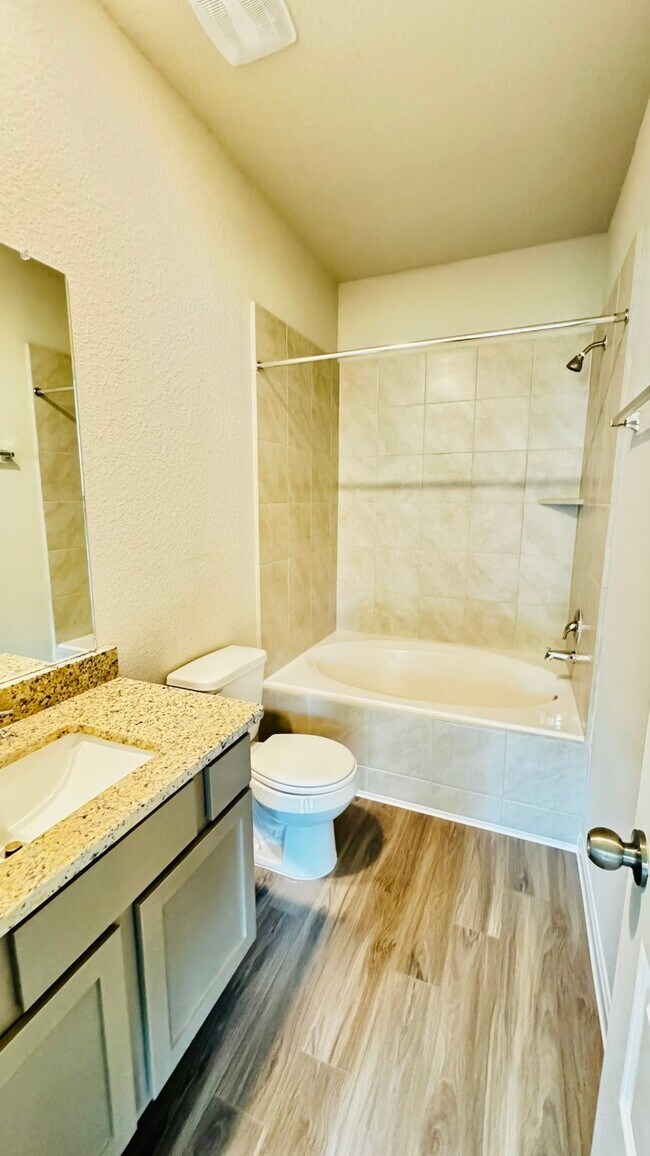 Building Photo - 2423 Bluefish Ct