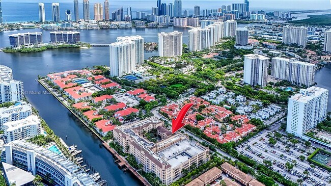 Building Photo - 3001 NE 185th St