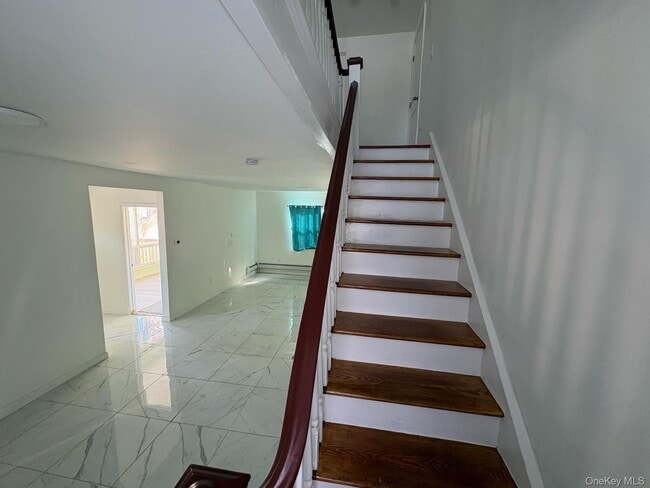 Building Photo - 79 Monhagen Ave