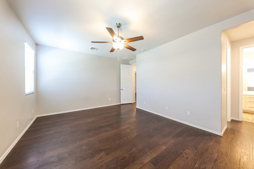 Building Photo - 1187 N 164th Ave