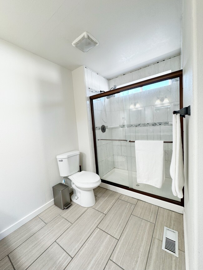 Building Photo - 1923 W Hampson Ave