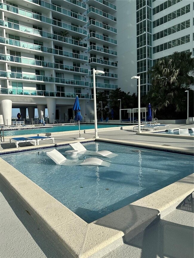 Building Photo - 1800 N Bayshore Dr
