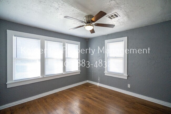 Building Photo - 338 SE 41st St