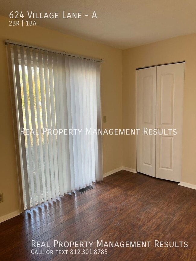 Building Photo - 624 Village Ln