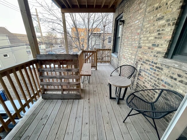 Building Photo - 3708 W Wrightwood Ave