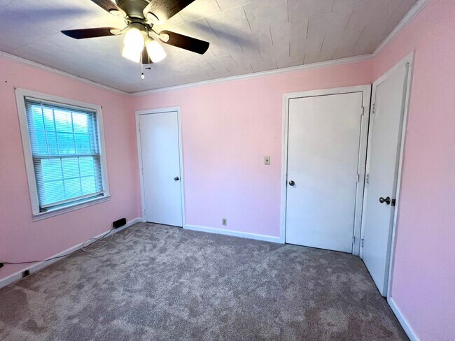 Building Photo - 3 Bed 1.5 Bath House in Belhaven