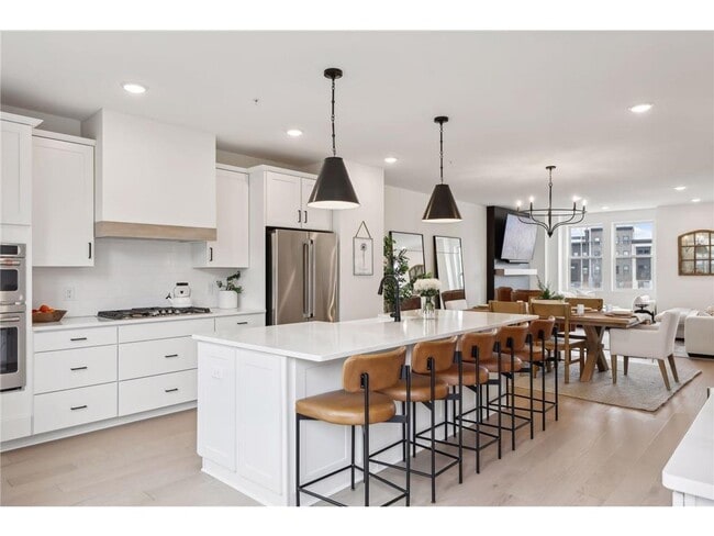 Building Photo - 870 Mount Curve Blvd