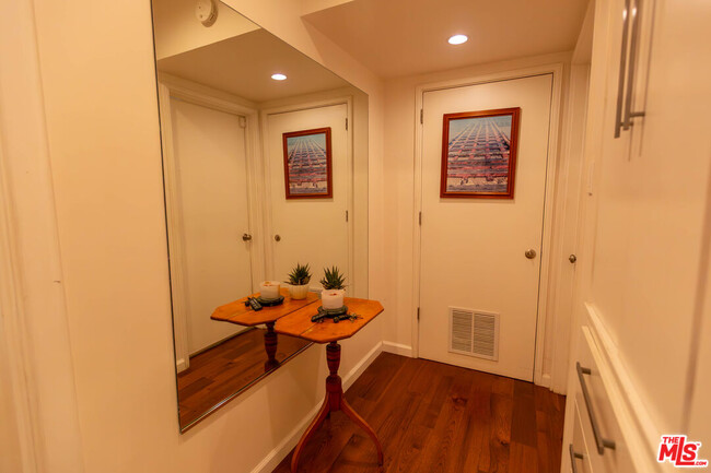 Building Photo - 8809 Appian Way