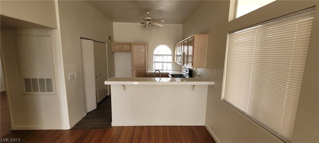 Building Photo - 3125 N Buffalo Dr