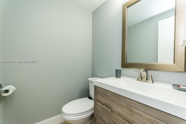 Building Photo - 17620 Atlantic Blvd