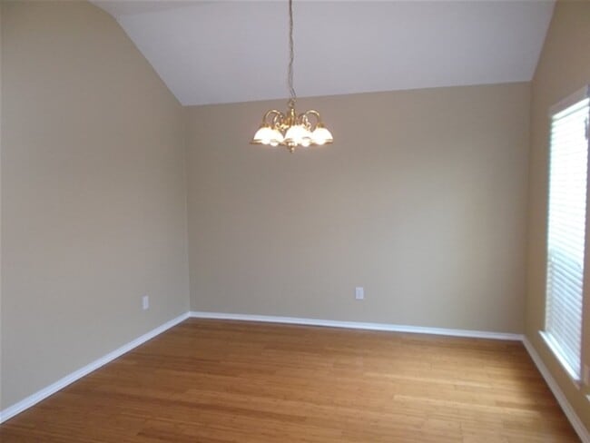 Building Photo - 1835 Manor Dr