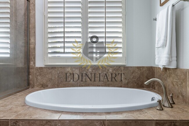 Building Photo - 1632 N Broadbent Ln