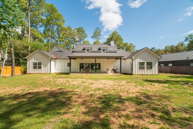 Building Photo - 5 W Forest Ct