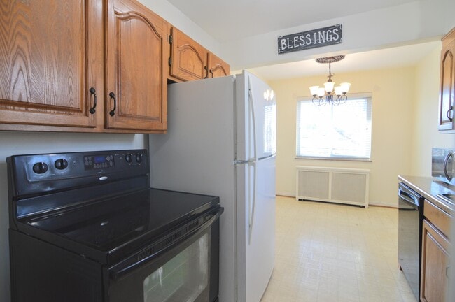 Building Photo - 27 Sunnymede Dr