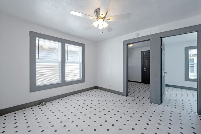 Building Photo - 2526 Campbell St