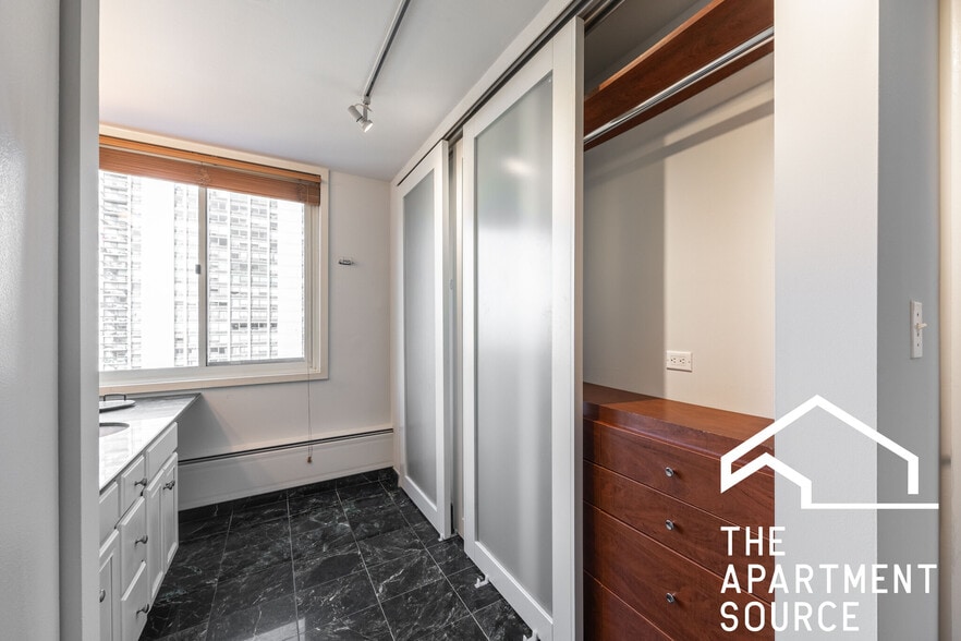 Building Photo - 1350 N Dearborn St