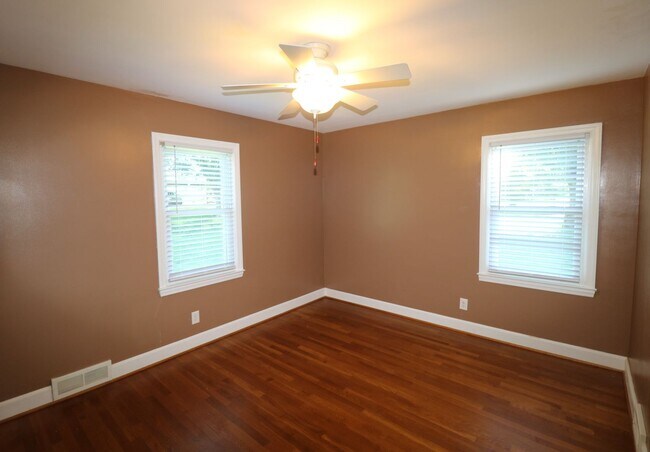Building Photo - 5611 Windy Hill Dr