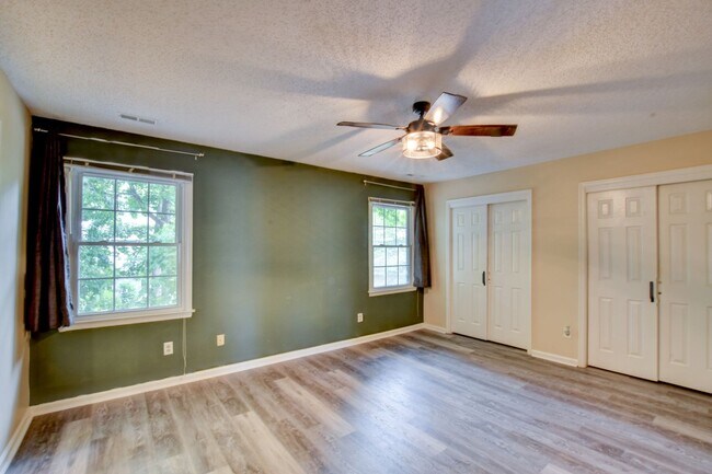 Building Photo - 922 Willow Point