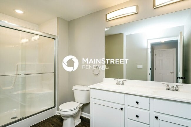 Building Photo - 3 Bedroom Pet-Friendly Home in Jeffersonville, IN with Main Street Renewal
