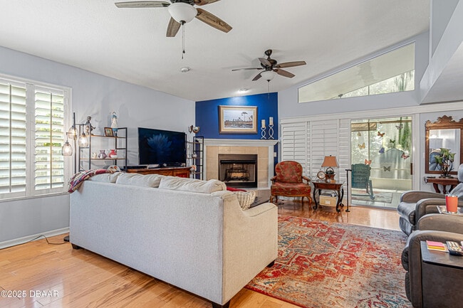 Building Photo - 6 Oak Village Dr