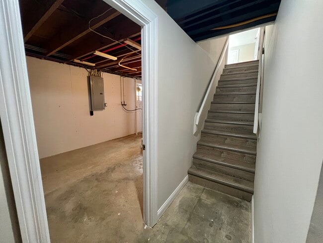 Building Photo - 417 Wenneker Dr