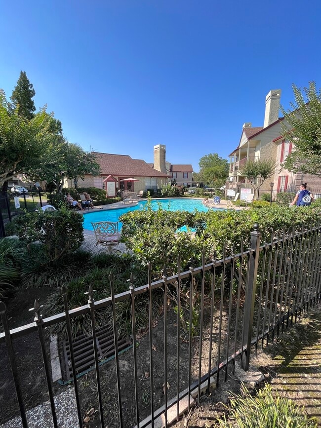 Building Photo - 2120 El Paseo St