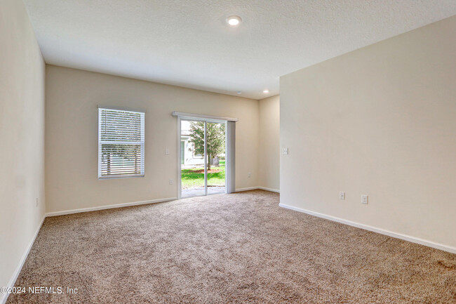 Building Photo - 335 Aralia Ln