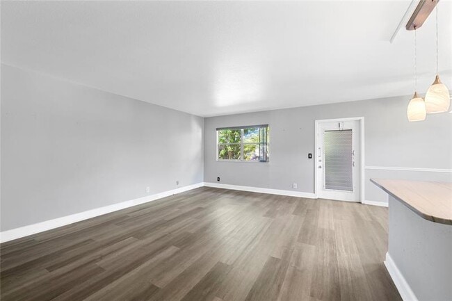 Building Photo - 220 Seville Dr