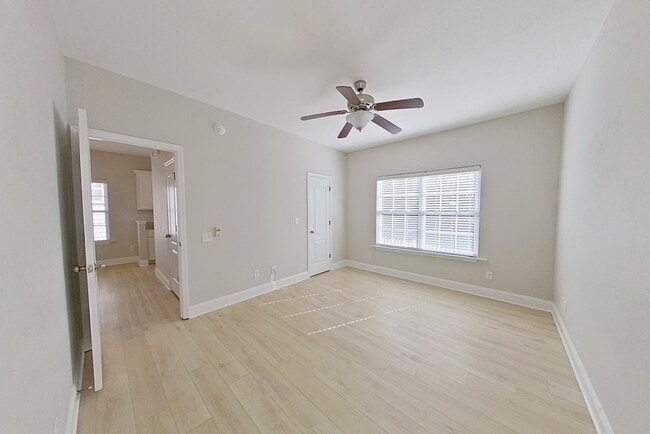 Building Photo - 303 Summercreek Cove