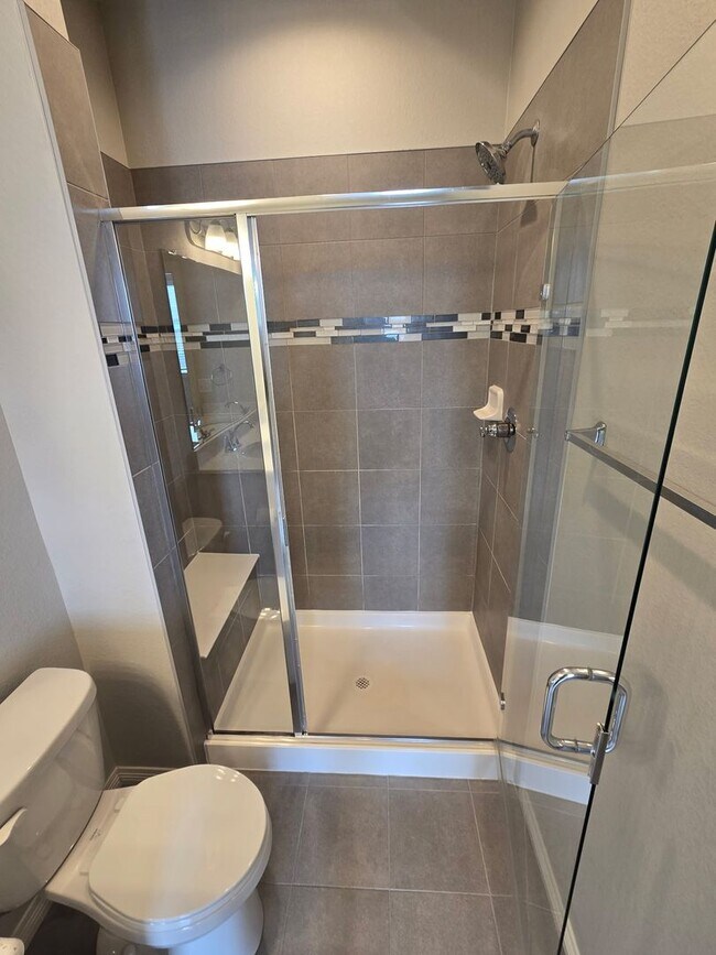 Building Photo - 3B/3B Townhome NOW AVAILABLE in Windsor! Great Location!