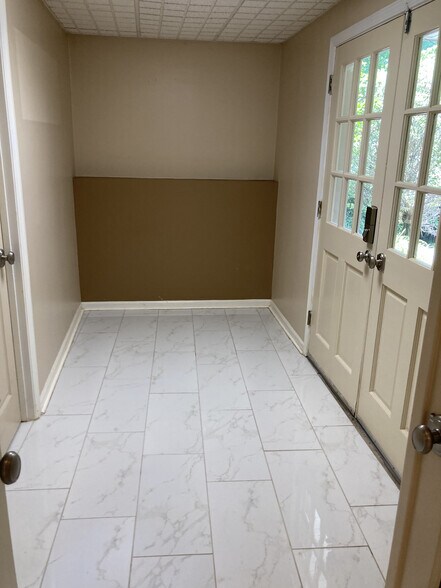 Building Photo - 4042 Penhurst Dr