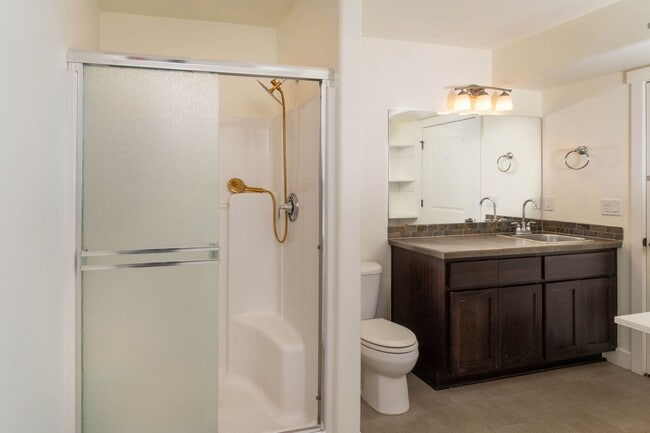 Building Photo - Refined Living in the Heart of Bend — Fully Remodeled Home for Lease