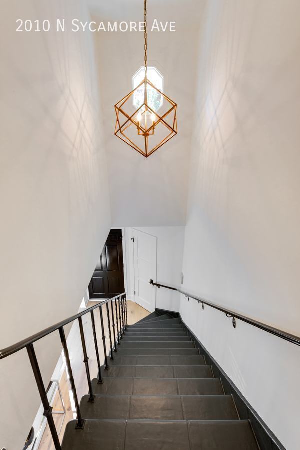 Building Photo - 2010 N Sycamore Ave