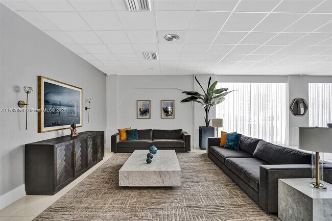 Building Photo - 3140 S Ocean Dr